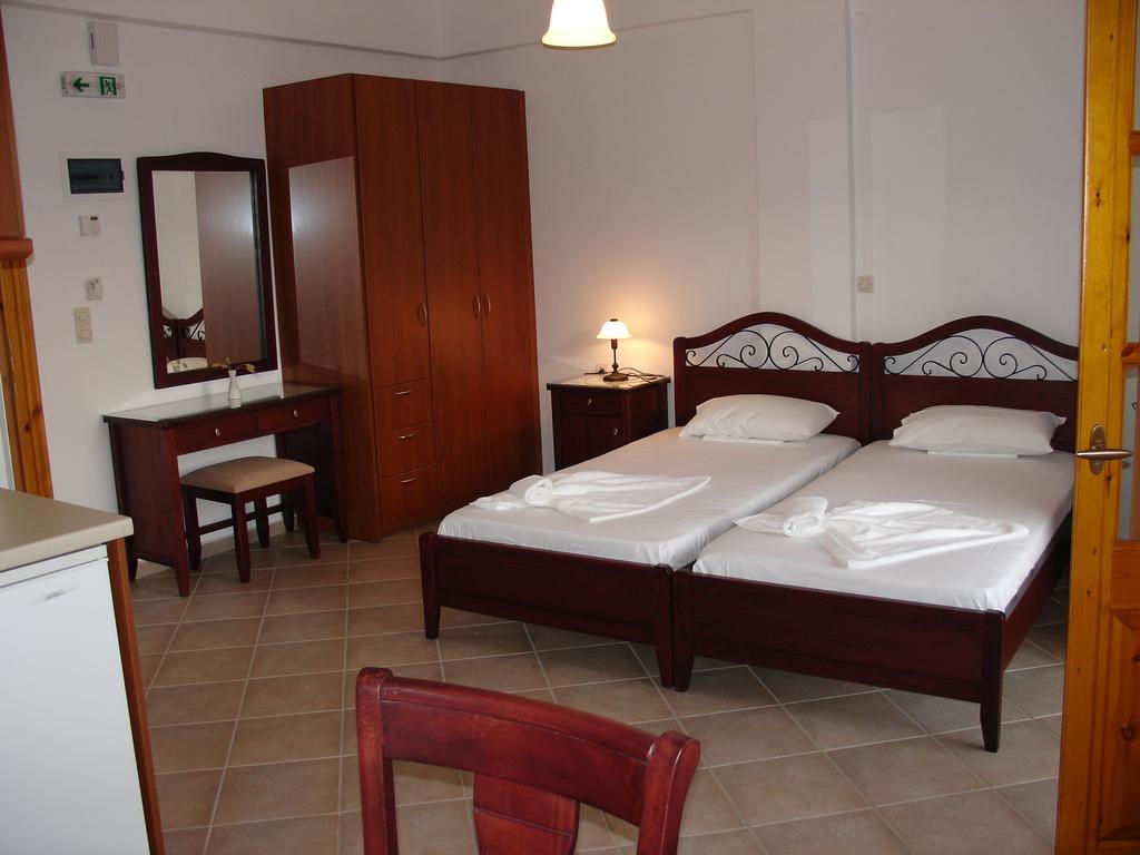 Anemos Apartments Marathókampos Екстериор снимка